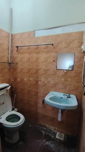 Rumah Teres 2 Tingkat untuk Dijual di Usj 2 (Subang Jaya) - Chan Chong Liang - Bathroom - PropertyGuru.com.my