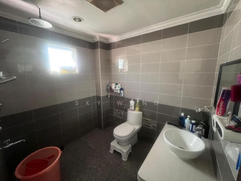 Terraced House for Sale in Bandar Kinrara Seksyen 5 (Bandar Kinrara) - Sky Wong - Bathroom - PropertyGuru.com.my