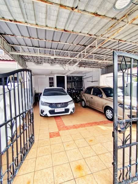 2-storey Terraced House for Sale in Mutiara Rini (Skudai) - Azlan Ismail aiproperty - Car Park - PropertyGuru.com.my