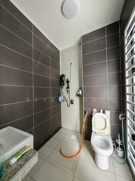 Cluster House for Sale in Taman Mutiara Mas (Skudai) - Seven Kong - Bathroom - PropertyGuru.com.my