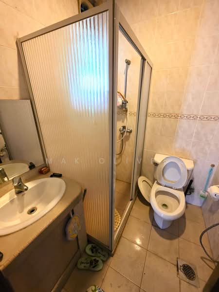 Bungalow for Rent in Bukit Jalil Golf (Bukit Jalil) - Mak Oliver - Bathroom - PropertyGuru.com.my