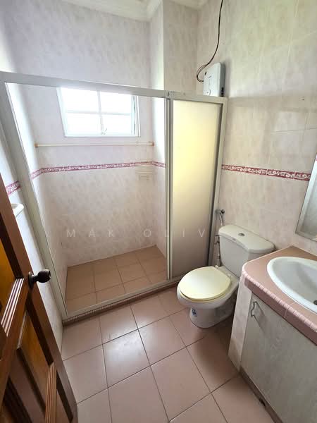 Bungalow for Rent in Bukit Jalil Golf (Bukit Jalil) - Mak Oliver - Bathroom - PropertyGuru.com.my