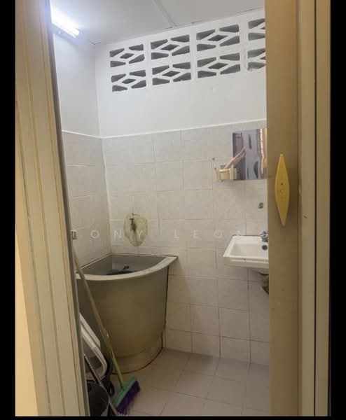 Pangsapuri untuk Disewa di Orchid @ Anggerik - Tony Leong - Bathroom - PropertyGuru.com.my