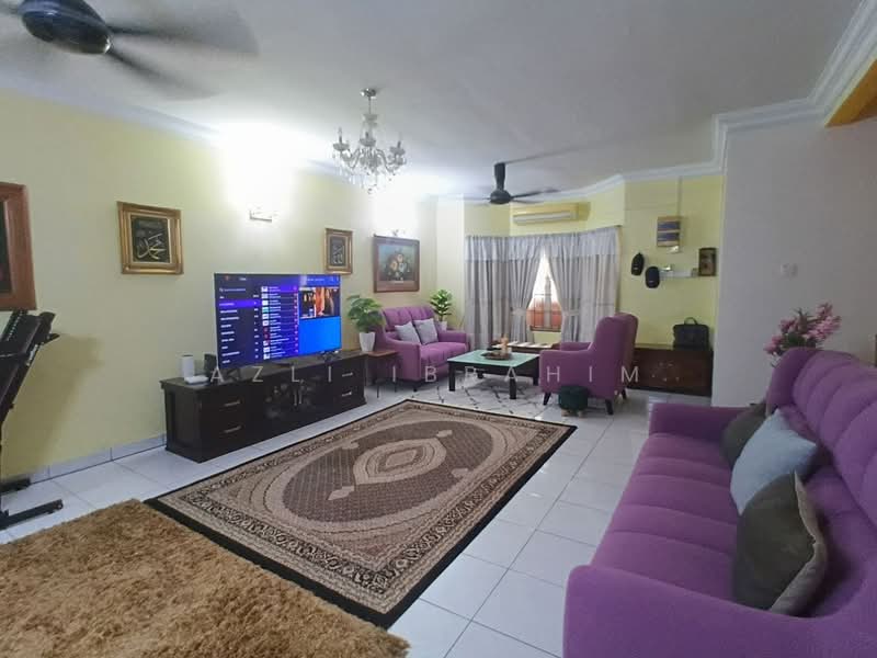 2-storey Terraced House for Sale in Bukit Rahman Putra (Sungai Buloh) - Azli Ibrahim - Living Room - PropertyGuru.com.my