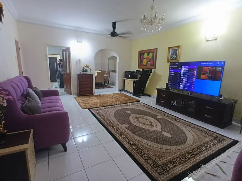 2-storey Terraced House for Sale in Bukit Rahman Putra (Sungai Buloh) - Azli Ibrahim - Living Room - PropertyGuru.com.my