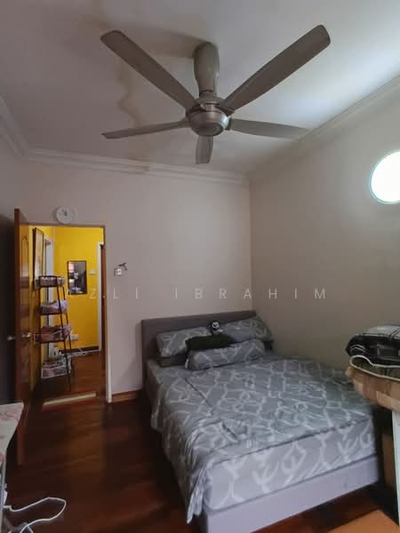 2-storey Terraced House for Sale in Bukit Rahman Putra (Sungai Buloh) - Azli Ibrahim - Bedroom - PropertyGuru.com.my