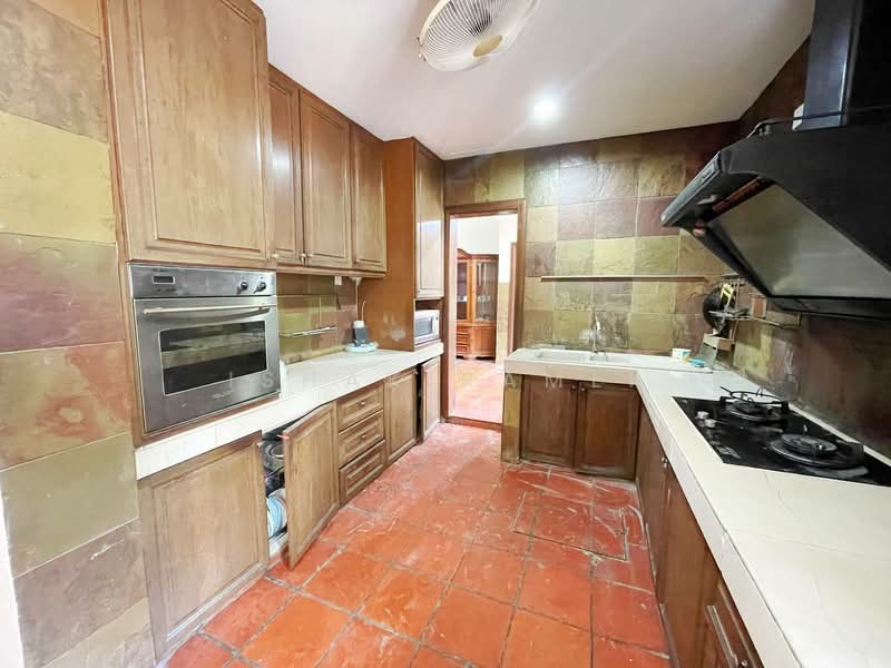 2-storey Terraced House for Sale in Pantai Dalam (Pantai) - Ishak Ramli - Kitchen - PropertyGuru.com.my