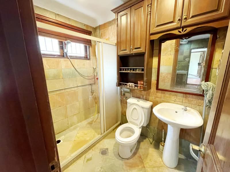 2-storey Terraced House for Sale in Pantai Dalam (Pantai) - Ishak Ramli - Bathroom - PropertyGuru.com.my