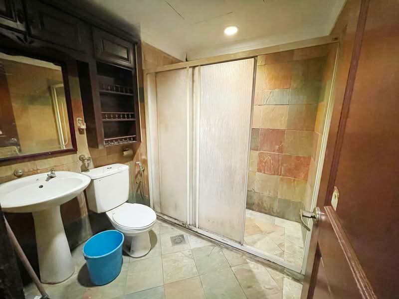 2-storey Terraced House for Sale in Pantai Dalam (Pantai) - Ishak Ramli - Bathroom - PropertyGuru.com.my