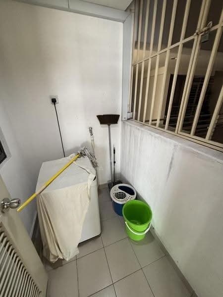 Kediaman Servis untuk Disewa di SetiaWalk - Stanley Hang - Balcony - PropertyGuru.com.my