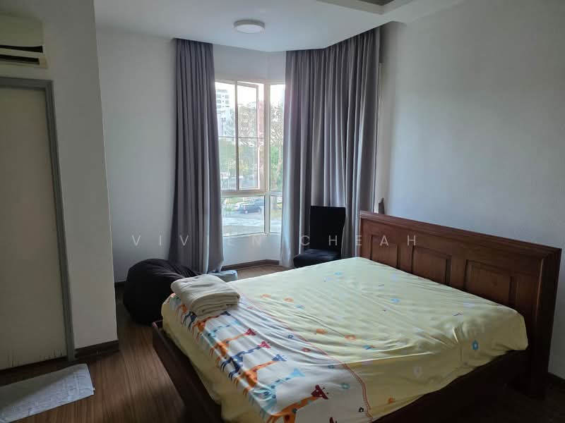 Kondominium untuk Dijual di Gurney Beach Resort - Vivien Cheah - Bedroom - PropertyGuru.com.my