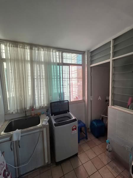 Kondominium untuk Dijual di Gurney Beach Resort - Vivien Cheah - Interior - PropertyGuru.com.my
