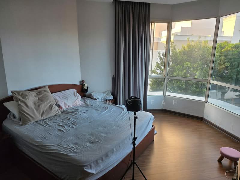 Kondominium untuk Dijual di Gurney Beach Resort - Vivien Cheah - Bedroom - PropertyGuru.com.my