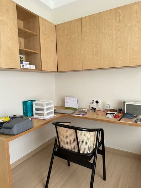 Servis Apartment untuk Dijual di RYAN & MIHO - Joey Chea - Study Table - PropertyGuru.com.my