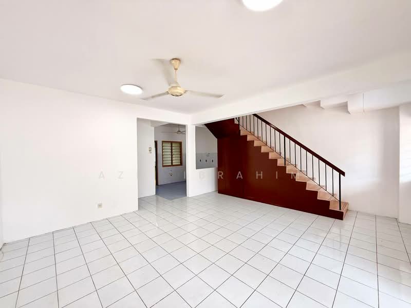 Rumah Teres 2-Tingkat untuk Dijual di Taman Impian Indah (Sungai Buloh) - Azli Ibrahim - Living Room - PropertyGuru.com.my