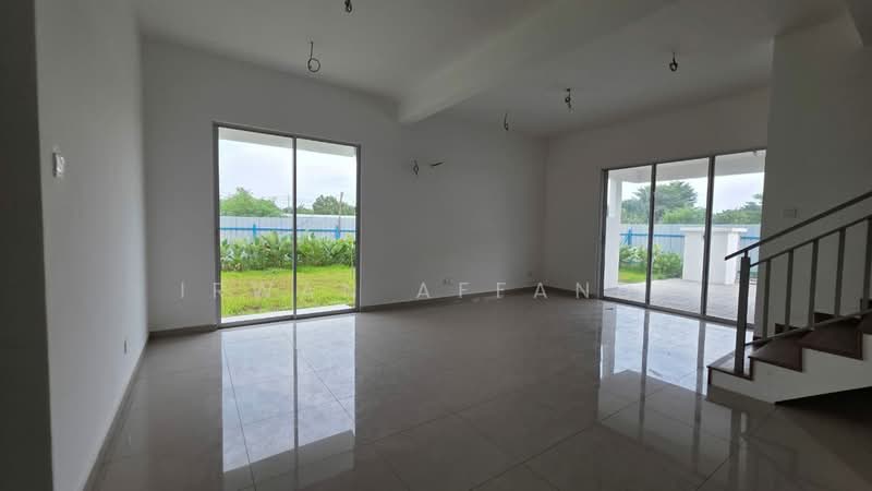 2-storey Terraced House for Sale in Bandar Saujana Putra (Tanjong Duabelas) - Irwan Affandi - Living Room - PropertyGuru.com.my