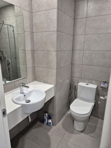 Kediaman Servis untuk Disewa di Dorsett Waterfront Subang - Thanap Priyaa - Bathroom - PropertyGuru.com.my
