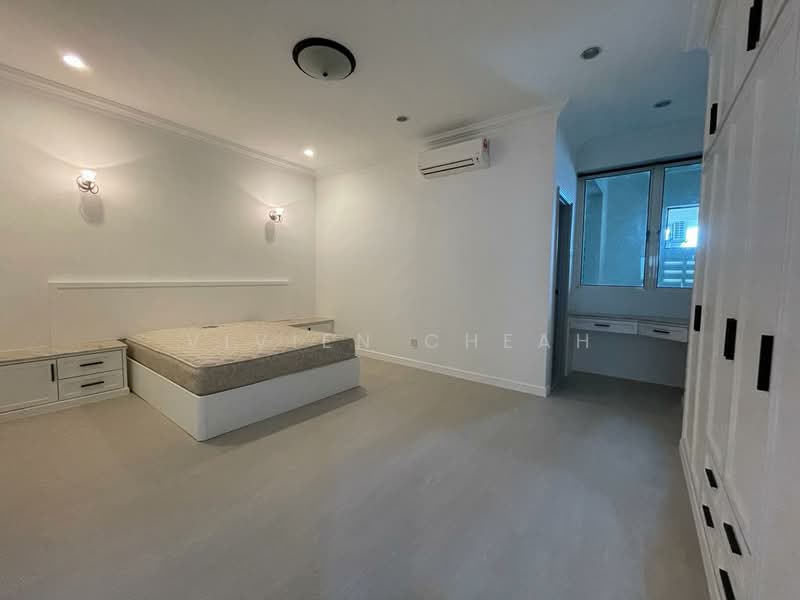 Kondominium untuk Dijual di Gurney Beach Resort - Vivien Cheah - Bedroom - PropertyGuru.com.my