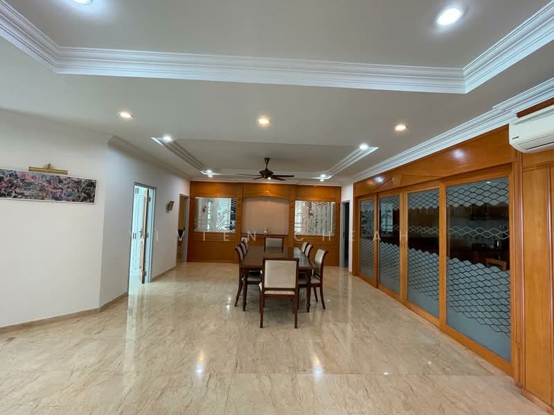 Kondominium untuk Dijual di Gurney Beach Resort - Vivien Cheah - Dining Room - PropertyGuru.com.my