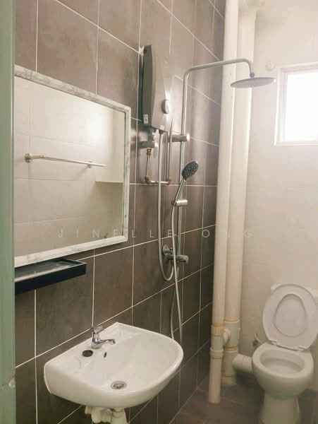 Apartment for Rent at The Rise Collection 3 - Jinelle Ong - Bathroom - PropertyGuru.com.my