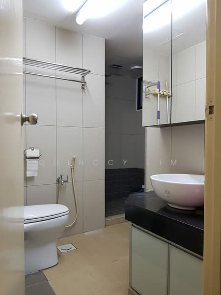 Pangsapuri untuk Dijual di Larkin Residence (Phase Three) - Quinccy Lim - Bathroom - PropertyGuru.com.my