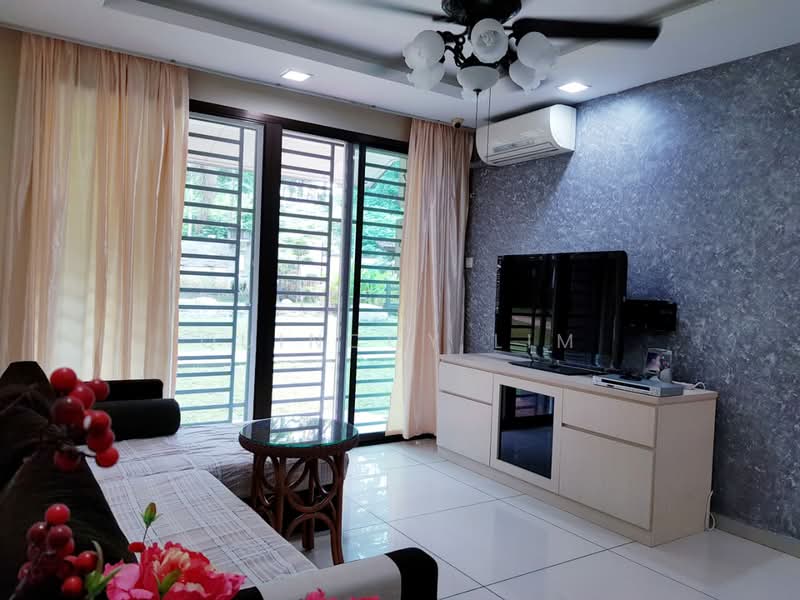 Pangsapuri untuk Dijual di Larkin Residence (Phase Three) - Quinccy Lim - Living Room - PropertyGuru.com.my