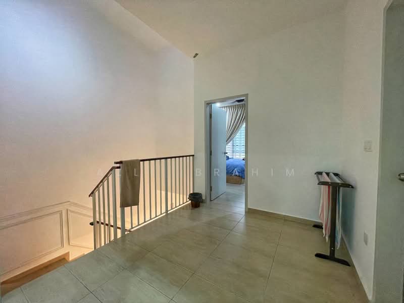 Rumah Teres 2 Tingkat untuk Dijual di Semenyih (Selangor) - Azli Ibrahim - Corridor - PropertyGuru.com.my