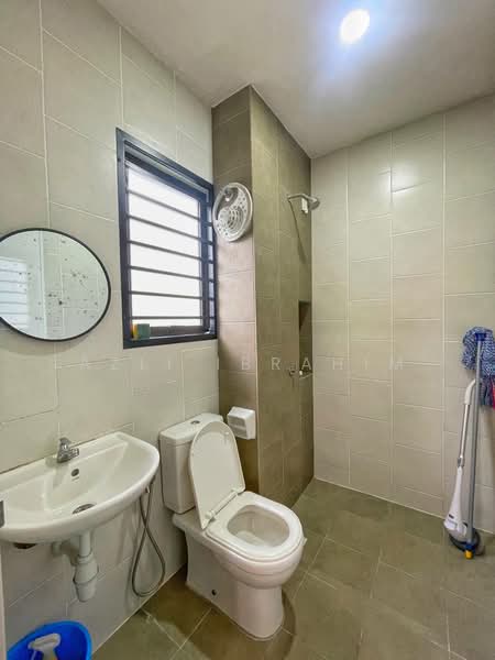 Rumah Teres 2 Tingkat untuk Dijual di Semenyih (Selangor) - Azli Ibrahim - Bathroom - PropertyGuru.com.my