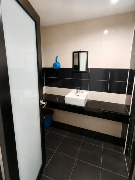 Servis Apartment untuk Dijual di D'Inspire Residence (Inspira Bestari) - Chew Yun Chan - Bathroom - PropertyGuru.com.my