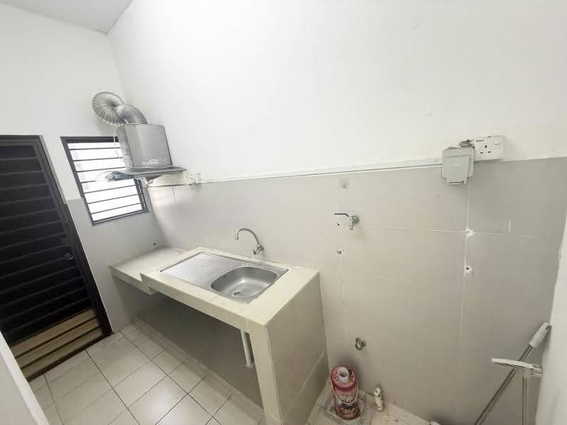 Semi-Detached House for Sale in Setia Utama (Setia Alam) - MC Soh - Kitchen - PropertyGuru.com.my