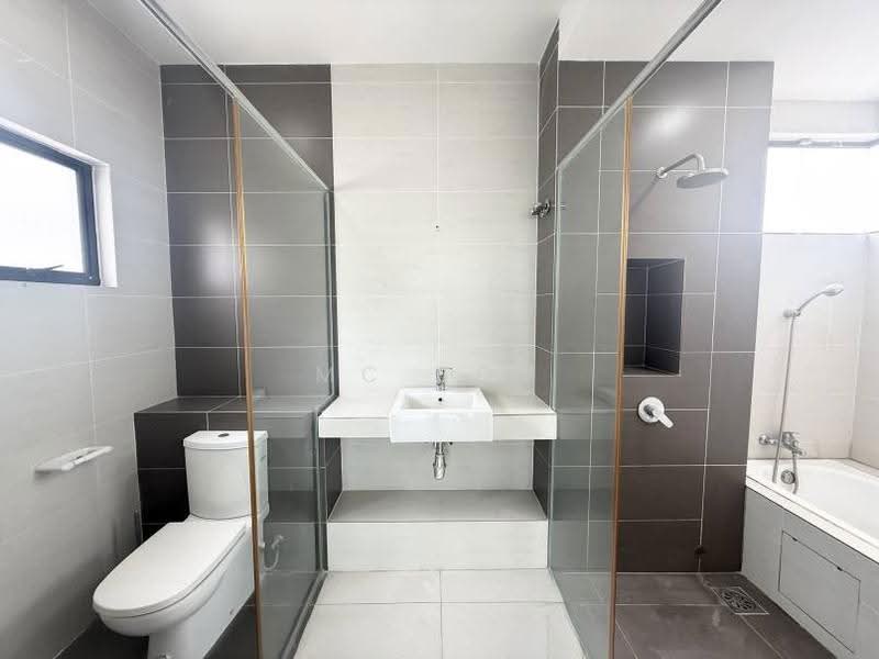 Semi-Detached House for Sale in Setia Utama (Setia Alam) - MC Soh - Bathroom - PropertyGuru.com.my