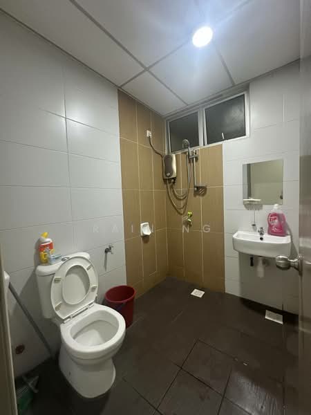 Service Residence for Sale at Larkin Heights - Rain Ng - Bathroom - PropertyGuru.com.my
