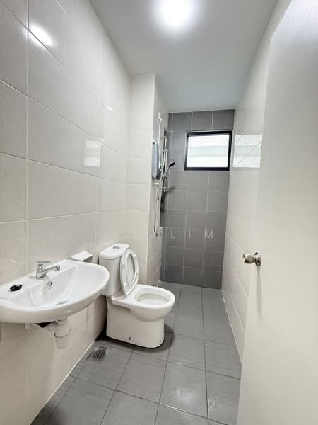 1.5-storey Terraced House for Rent in Taman Akasia (Semenyih) - Ken Lim - Bathroom - PropertyGuru.com.my