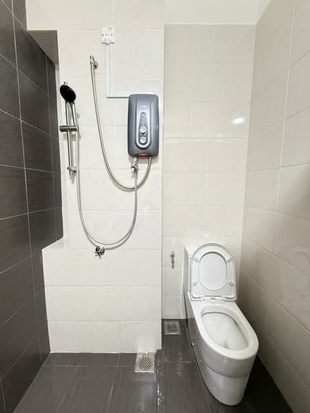 1.5-storey Terraced House for Rent in Taman Akasia (Semenyih) - Ken Lim - Bathroom - PropertyGuru.com.my