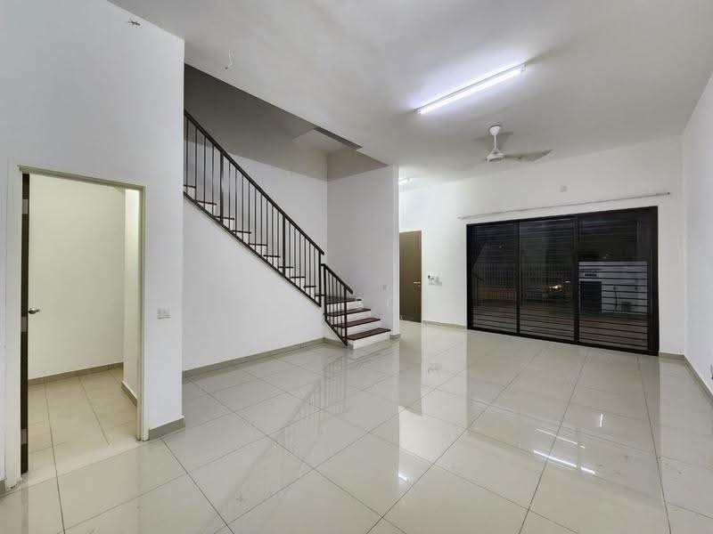 3-storey Terraced House for Sale in Setia Alam (Selangor) - MC Soh - Living Room - PropertyGuru.com.my