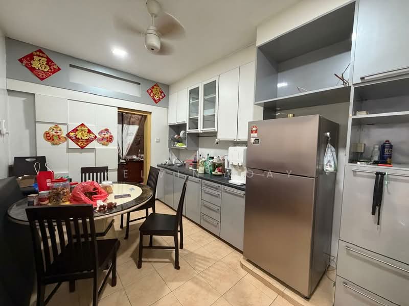 1.5-storey Terraced House for Sale in Taman Molek (Johor Bahru) - Kelvin Koay - Kitchen - PropertyGuru.com.my
