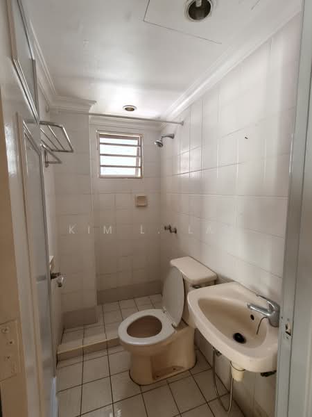 Apartment for Sale at Bunga Raya Apartment - Kim L. Law - Bathroom - PropertyGuru.com.my