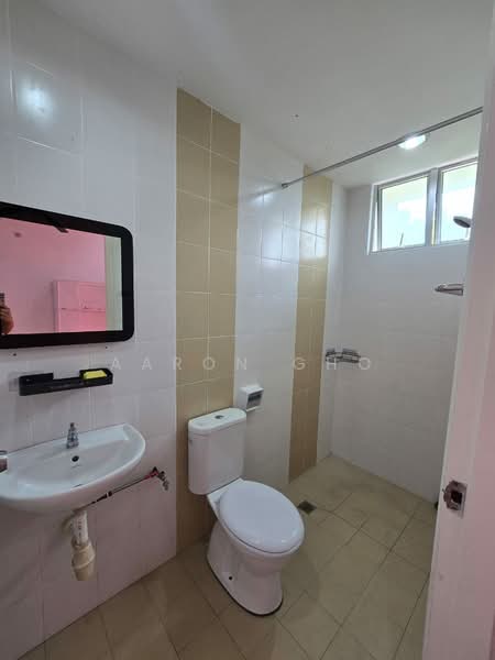 Kondominium untuk Disewa di The Waterfront Condominium - Aaron Gho - Bathroom - PropertyGuru.com.my