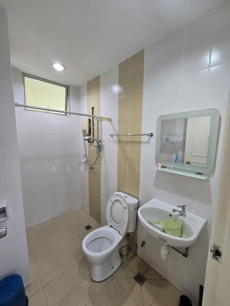 Kondominium untuk Disewa di The Waterfront Condominium - Aaron Gho - Bathroom - PropertyGuru.com.my