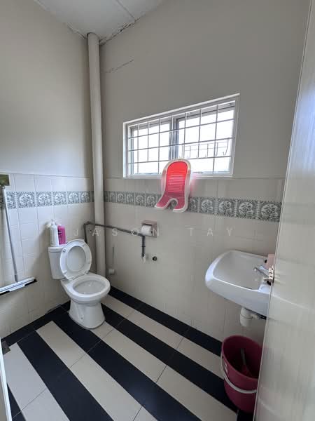 2-storey Terraced House for Sale in Taman Cheng Perdana (Cheng) - Jason Tay - Bathroom - PropertyGuru.com.my