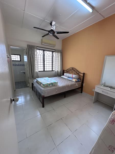 2-storey Terraced House for Sale in Taman Cheng Perdana (Cheng) - Jason Tay - Bedroom - PropertyGuru.com.my