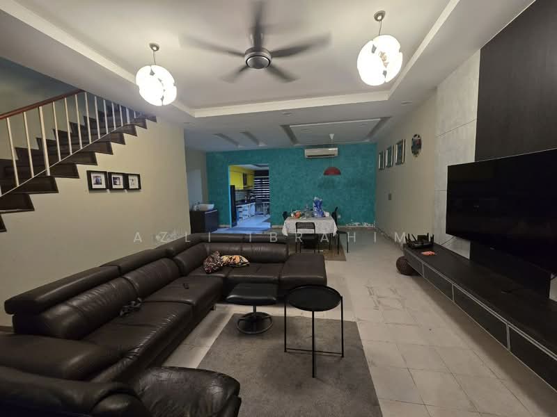 Rumah Teres 2 Tingkat untuk Dijual di Seksyen 23 (Shah Alam) - Azli Ibrahim - Living Room - PropertyGuru.com.my