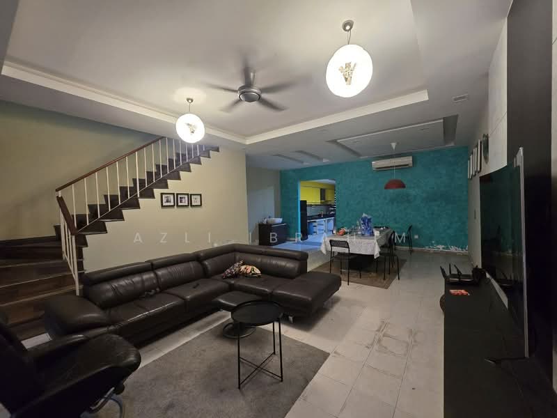 Rumah Teres 2 Tingkat untuk Dijual di Seksyen 23 (Shah Alam) - Azli Ibrahim - Living Room - PropertyGuru.com.my