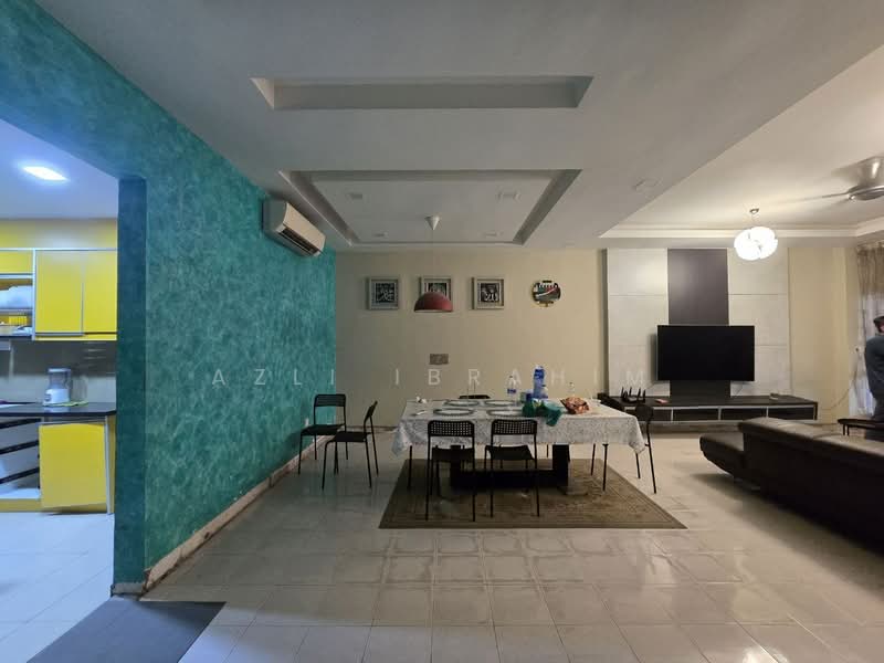 Rumah Teres 2 Tingkat untuk Dijual di Seksyen 23 (Shah Alam) - Azli Ibrahim - Living Room - PropertyGuru.com.my