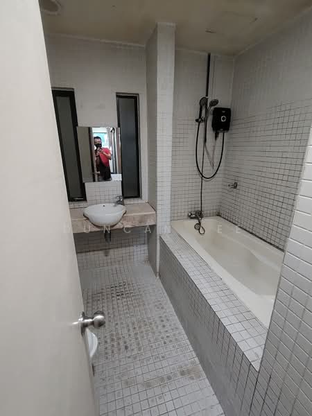 Kondominium untuk Disewa di 10 Semantan Suites - Duncan Lee - Bathroom - PropertyGuru.com.my