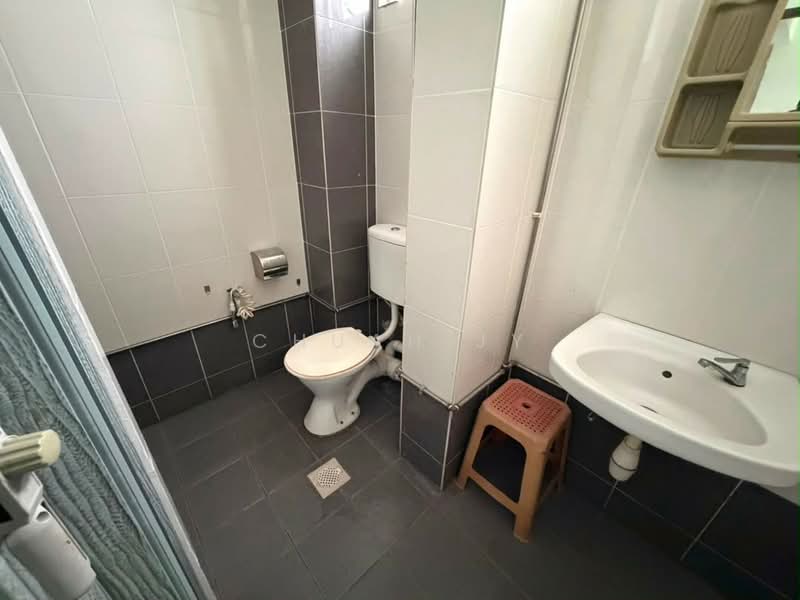 Pangsapuri untuk Disewa di Seri Emas - Chuah Jy - Bathroom - PropertyGuru.com.my