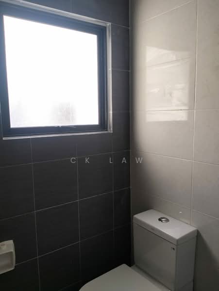 Rumah Teres 1.5 Tingkat untuk Dijual di Taman Akasia (Semenyih) - CK Law - Bathroom - PropertyGuru.com.my