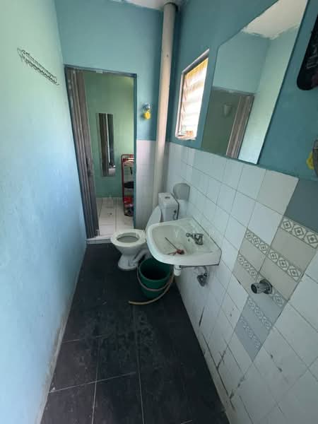 Terraced House for Sale in Bandar Country Homes (Rawang) - Tom Yip - Bathroom - PropertyGuru.com.my