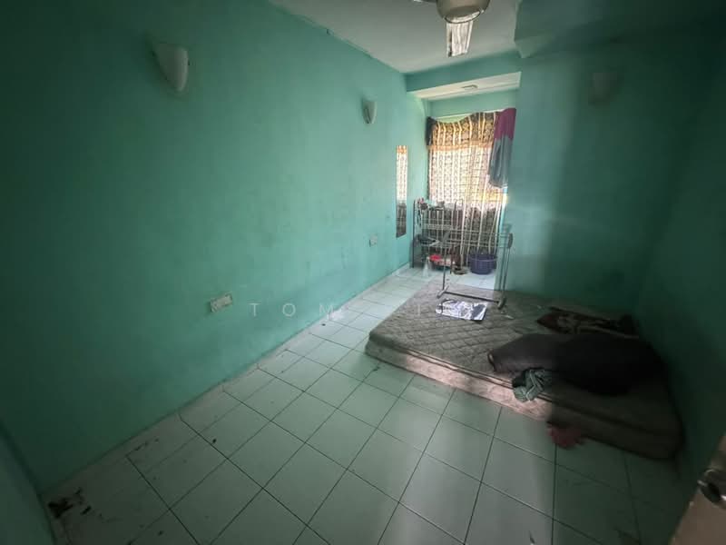 Terraced House for Sale in Bandar Country Homes (Rawang) - Tom Yip - Bedroom - PropertyGuru.com.my