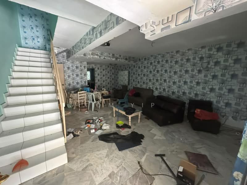 Terraced House for Sale in Bandar Country Homes (Rawang) - Tom Yip - Living Room - PropertyGuru.com.my